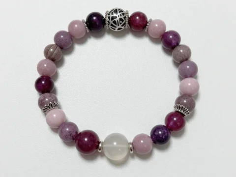Elegant Purple and Pink Beaded Charm Bracelet